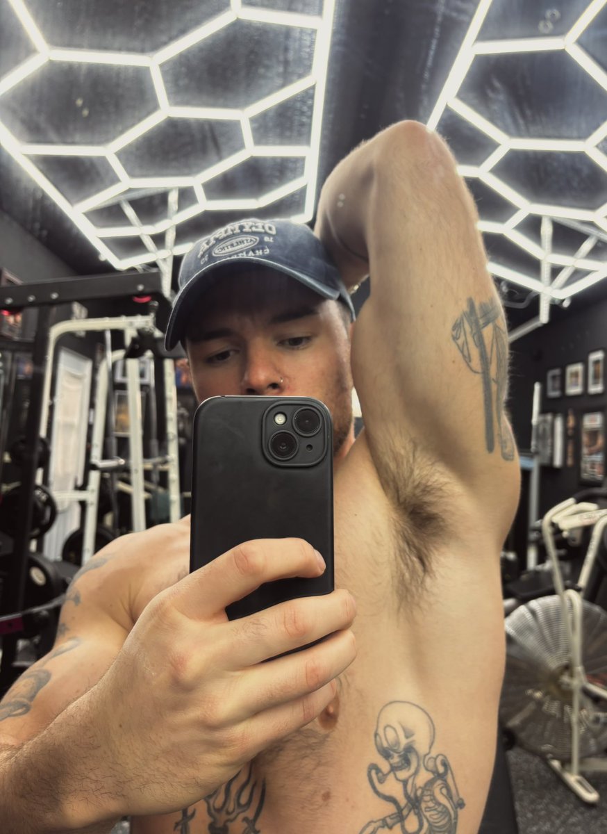 rickafterdark's tweet photo. 🏋️💪🏻 https://t.co/Z98daCO5yq