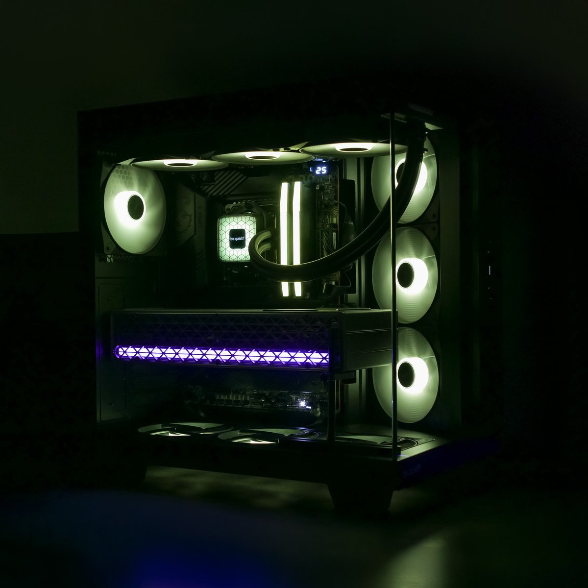 bequietofficial's tweet image. Community spotlight 🛠️

valltech_pro keeps it clean with Light Base 500 LX and Pure Loop 3 LX. Deep black tones paired with subtle orange ARGB accents for a smooth, confident look.

#bequiet #LightBase500LX #PureLoop3LX #CommunityBuild #PCBuild #GamingSetup