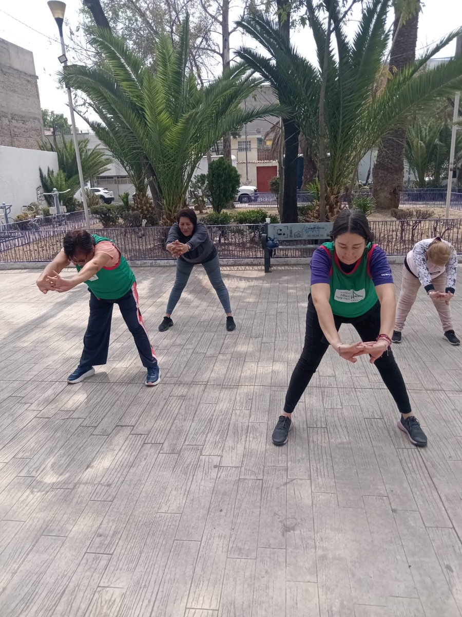 AlfhonzoAroch3M's tweet photo. Iniciando con un nuevo grupo de activación ritmica, sigamos en movimiento colaborando para la @FAHHdeporte #JUEGOCONVALORES
#SEMAFORODEPORTIVO
#MUUK
#TOJOOL
#EMBAJADORESDEPORTIVOS https://t.co/Q16j4AMhIu