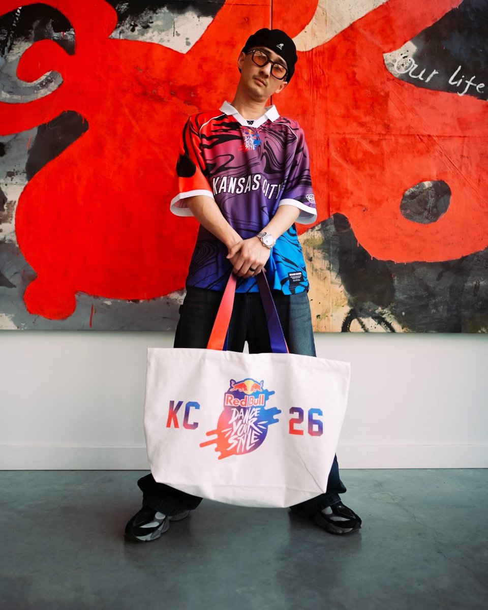 MADEMOBB's tweet photo. Kansas City’s own

Red Bull x MADE MOBB.
OFFICIAL MERCH DROPS FRIDAY

In the spirit of the World Cup, we had to come with jerseys for this year’s Red Bull Dance Your Style collaboration.

Hats and an XL tote to round out the collection and give you more ways to rep the weekend! https://t.co/lhWGzA1K3n