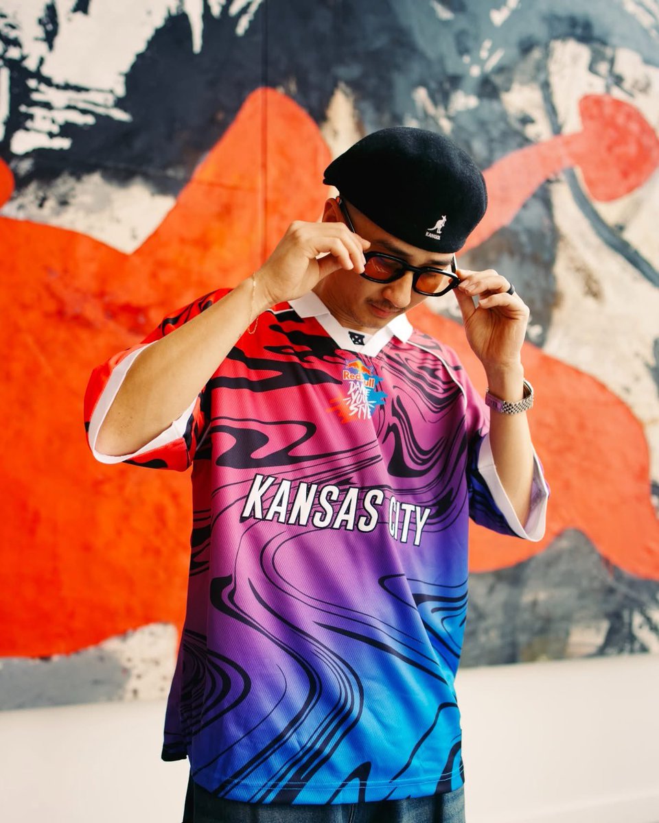MADEMOBB's tweet photo. Kansas City’s own

Red Bull x MADE MOBB.
OFFICIAL MERCH DROPS FRIDAY

In the spirit of the World Cup, we had to come with jerseys for this year’s Red Bull Dance Your Style collaboration.

Hats and an XL tote to round out the collection and give you more ways to rep the weekend! https://t.co/lhWGzA1K3n