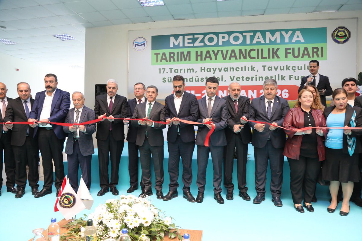 DiyarOSB's tweet photo. Organize Sanayi Bölgesi Yönetim Kurulu Başkanımız Mustafa Fidan ve Yönetim Kurulu Üyelerimiz, 17. Mezopotamya Tarım, Hayvancılık, Tavukçuluk ve Süt Endüstrisi Fuarı’nın açılış programına katıldı.

Açılışın ardından fuar alanındaki stantları ziyaret ederek sektör temsilcileriyle bir araya geldiler ve üretim süreçleri hakkında bilgi aldılar.

Bölgemizin üretim potansiyelini ve sektörel gelişimini destekleyen bu önemli organizasyona katkı sunan tüm kurum ve işletmelere teşekkür eder, fuarın tüm katılımcılar için hayırlı olmasını dileriz.