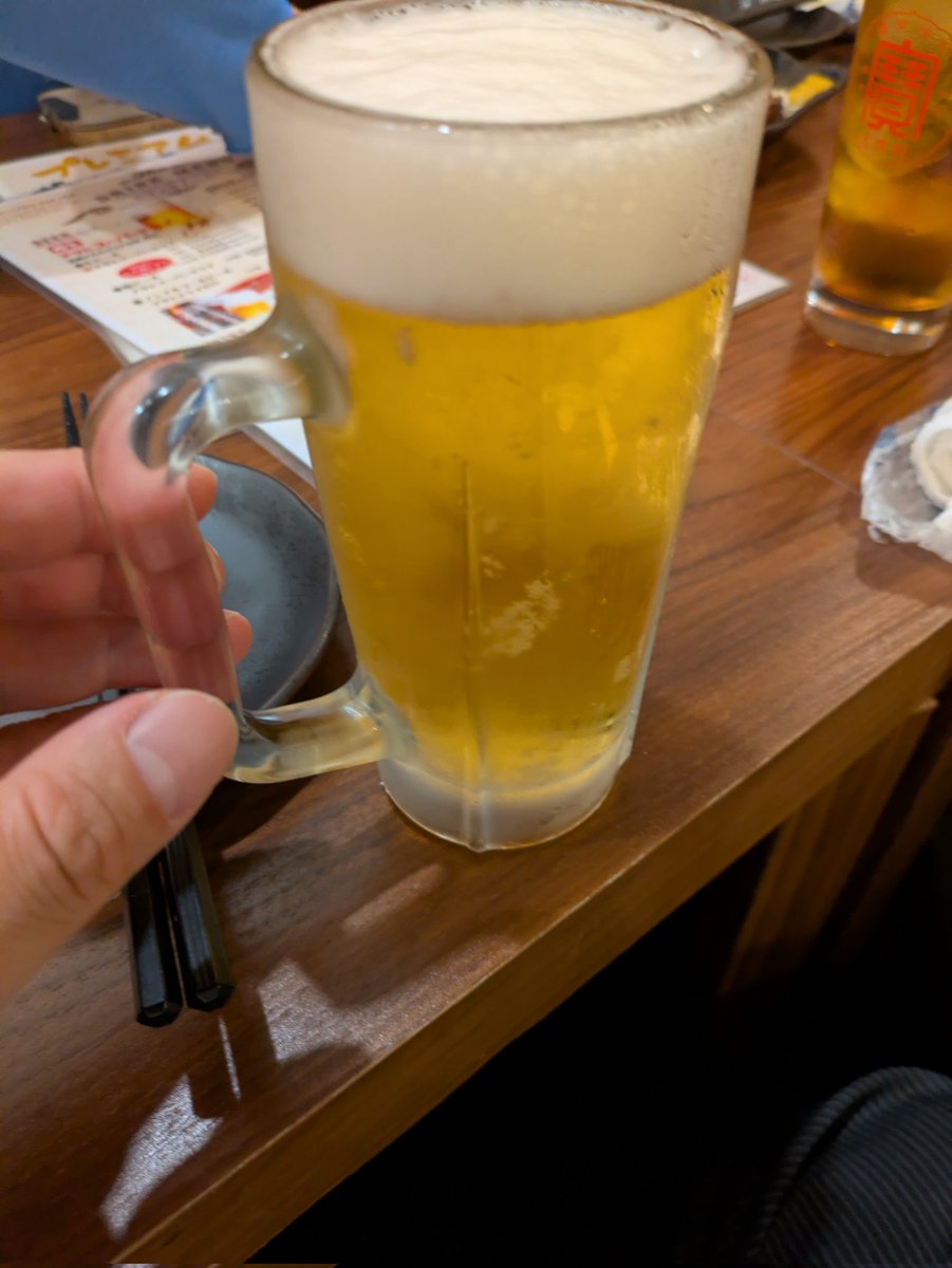 otasaw's tweet photo. 打ち上げ終電なので切り上げました！
色んな話が出来て楽しかった！

そして、誰にも言ってないですけど、私本日誕生日です！生まれました！
生まれた日に座組で飲めたことを誇りに思います！
最高や！
44歳！ゾロ目！
芝居に仕事に全力引き続き突き進みまっせ！
#GhostNoteTheater
 #アイム・ダウン https://t.co/3N43HjIvR0