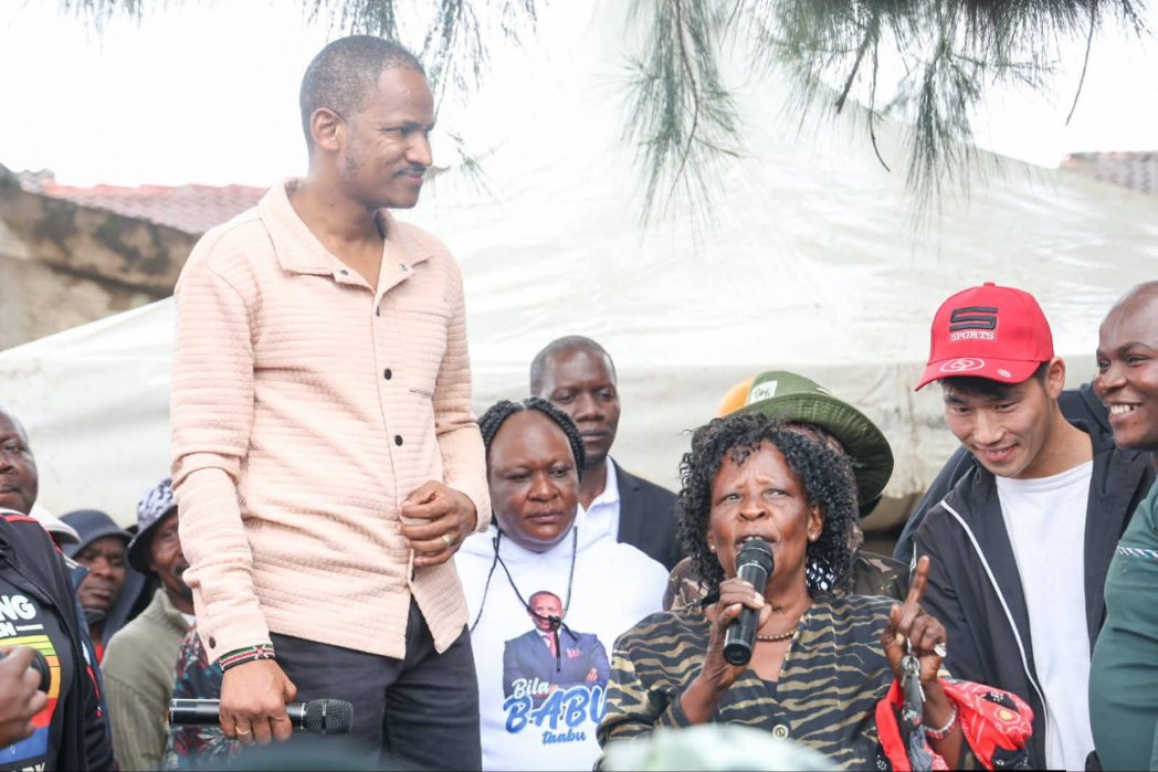 *BURSARY CHEQUES DAY 1:*

The residents of Upper Savannah have today received their first batch of cheques from Dr. Babu Owino...Leo imekua love mwecheche, noma sana.

#Babukwasababu 
#BilaBabunitaabu
#MasomoKwanza
