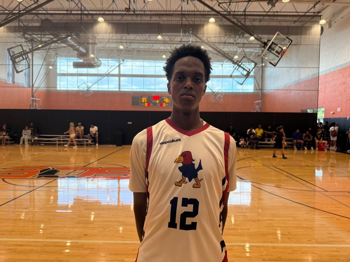 OntheRadarHoops's tweet photo. Mykel Benson brings an all-around skillset where he brings good size, whether it’s his ability to finish around the rim or stretch the floor in knocking down shots in the mid-range on the offensive end. 

📌: 
@BensonMykel_Jr 
@JayhawksUnited 
@RossVDG14 

STORY: https://t.co/Cqe6TGwGYj
