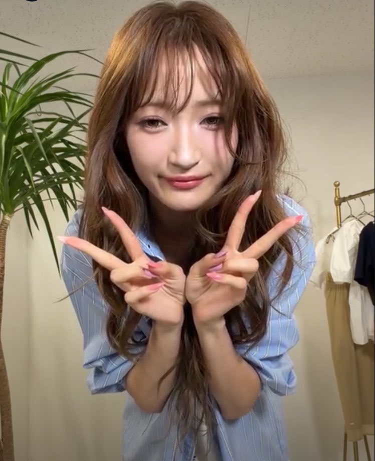 GirLaki_Dachan's tweet photo. 滑り込んで間に合いました💦📲
流石はGirls2のファッションリーダー!👗TGCやガルアワ等、ランウェイ常連だからよう着こなせる!👍これ何度も言ってるけどw再度言います、「脚長っが!💜
#小川桜花 #Girls2 #PEACHJOHN #PUBLUX https://t.co/jtMv9hXjk1