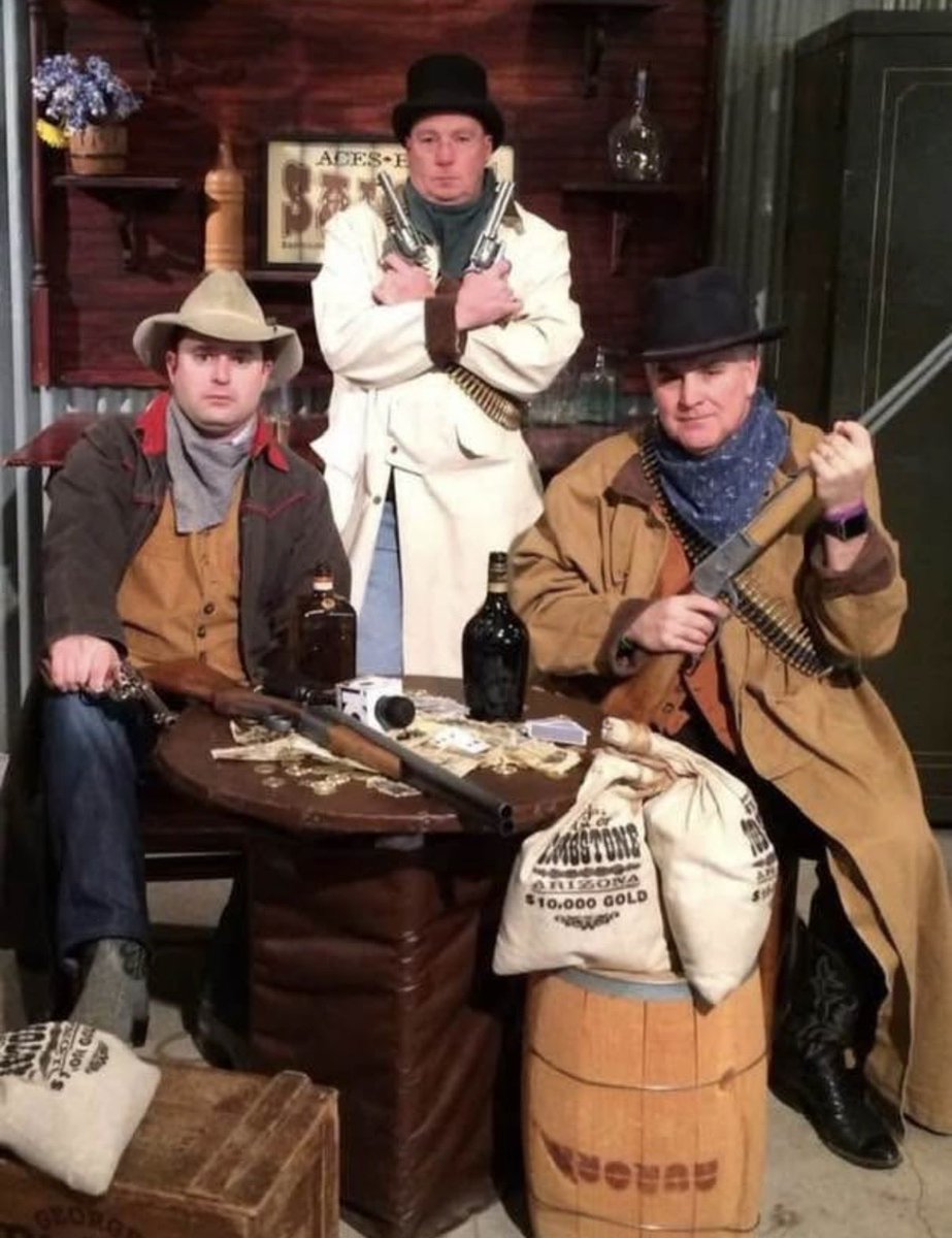 TimSports10TV's tweet photo. Wanna know what it was like working at 10TV Sports in the 2000’s…The Wild West every night 😛 
@BeauBishop @DOMTIBERI @971BFS https://t.co/OVD8MSx5BQ