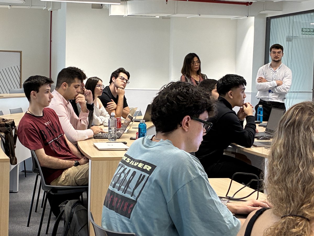 uaxuniversidad's tweet image. Reto @IBM  en #UAX . El talento de nuestros #makers entra en acción en un desafío donde las ideas se ponen a prueba en escenarios reales.

De la mano de @IBM  y @ICONmultimedia , acercamos innovación y emprendimiento a una experiencia única.💡

#UAX #HazloenUAX #KickOff