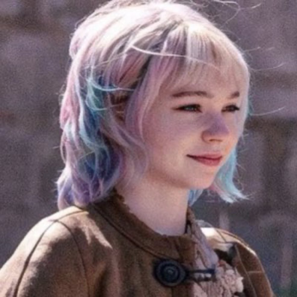 For some reasons her hair is getting gayer at every season