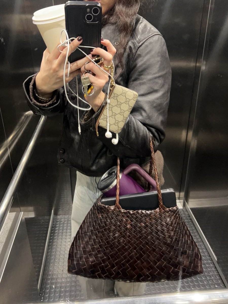 ⋆ tweet media