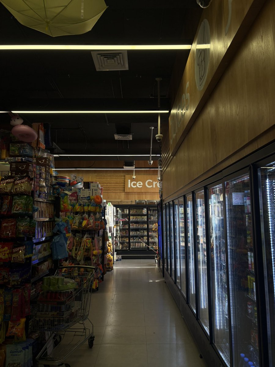 KRONIKInsights's tweet image. 📸 Nouveau filtre Instagram donnant l’illusion d’une photo prise avec un vrai appareil photo.
Grain, contraste, vibe rétro… 👌