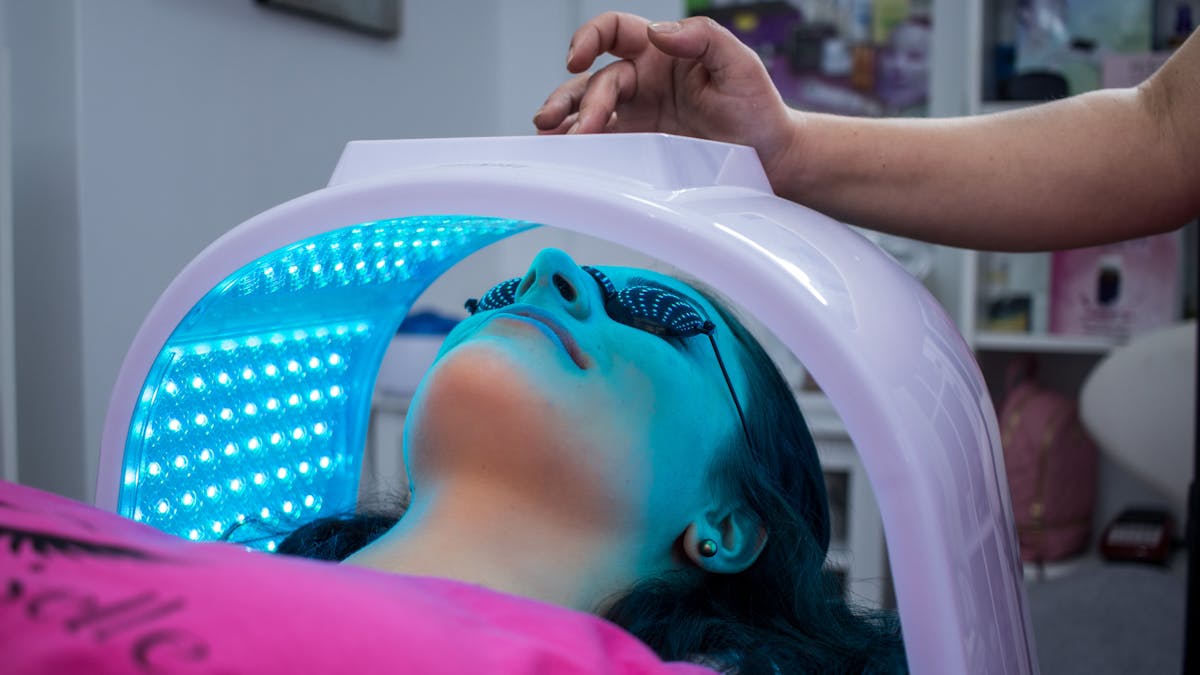 onlinedot's tweet photo. LED Light Therapy: A Non-Invasive Solution to Wrinkles and Fine Lines

LED light therapy is changing the skincare game—helping reduce wrinkles &amp; fine lines with gentle, science-backed light energy. 💡

https://t.co/vPI0sb4s7X 

#Skincare #AntiAging #LEDLightTherapy https://t.co/wF4LAwJE2C