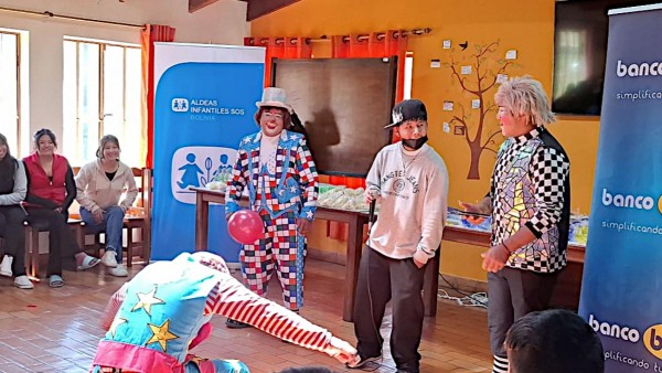 noticiasfides's tweet image. 🔵 #GrupoFides | #ANF #AND 𝐁𝐚𝐧𝐜𝐨 𝐁𝐈𝐒𝐀 𝐜𝐞𝐥𝐞𝐛𝐫ó 𝐞𝐥 𝐃í𝐚 𝐝𝐞𝐥 𝐍𝐢ñ𝐨 𝐞𝐧 𝐄𝐥 𝐀𝐥𝐭𝐨 𝐲 𝐫𝐞𝐟𝐮𝐞𝐫𝐳𝐚 𝐬𝐮 𝐜𝐨𝐦𝐩𝐫𝐨𝐦𝐢𝐬𝐨 𝐬𝐨𝐜𝐢𝐚𝐥
Lea la nota aquí 👉 acortar.link/MUjXLX