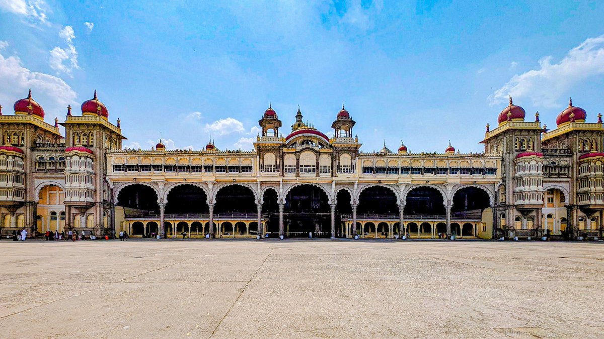 Nilaakash83's tweet image. #theme_pic_India_architecture 
#Mysorepalace 
#Teampixel