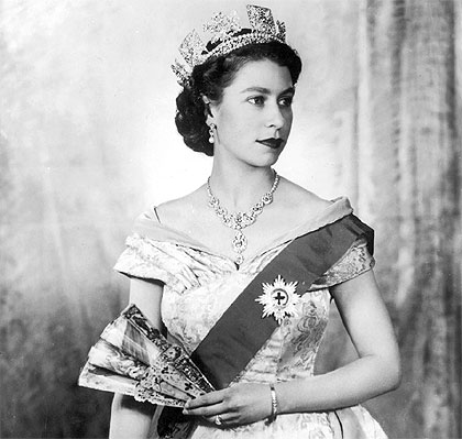 cyndia_gonzalez's tweet photo. "Cuando la vida parece dura, los valientes no se acuestan y aceptan la derrota, por el contrario, están aún más decididos a luchar por un futuro mejor"
-Reina Isabel II
#Monarca
#Reina
#21Abril
#Natalicio
#efeméride https://t.co/0NFyZoUPlf