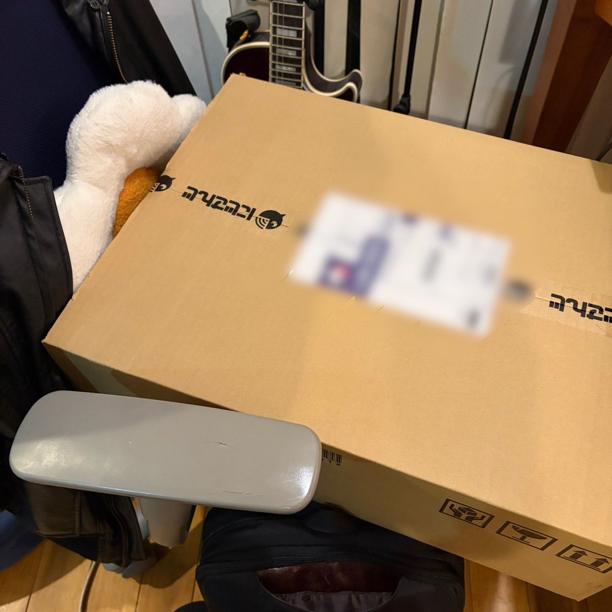 _iener_07's tweet photo. バカでかい📦届いた https://t.co/ms86N0Rmks