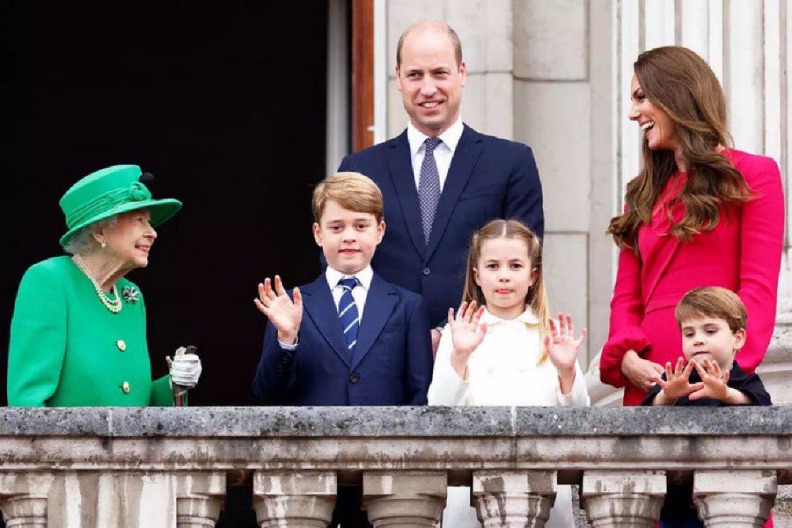 Blairsun God save The King! 🇬🇧👑 tweet media