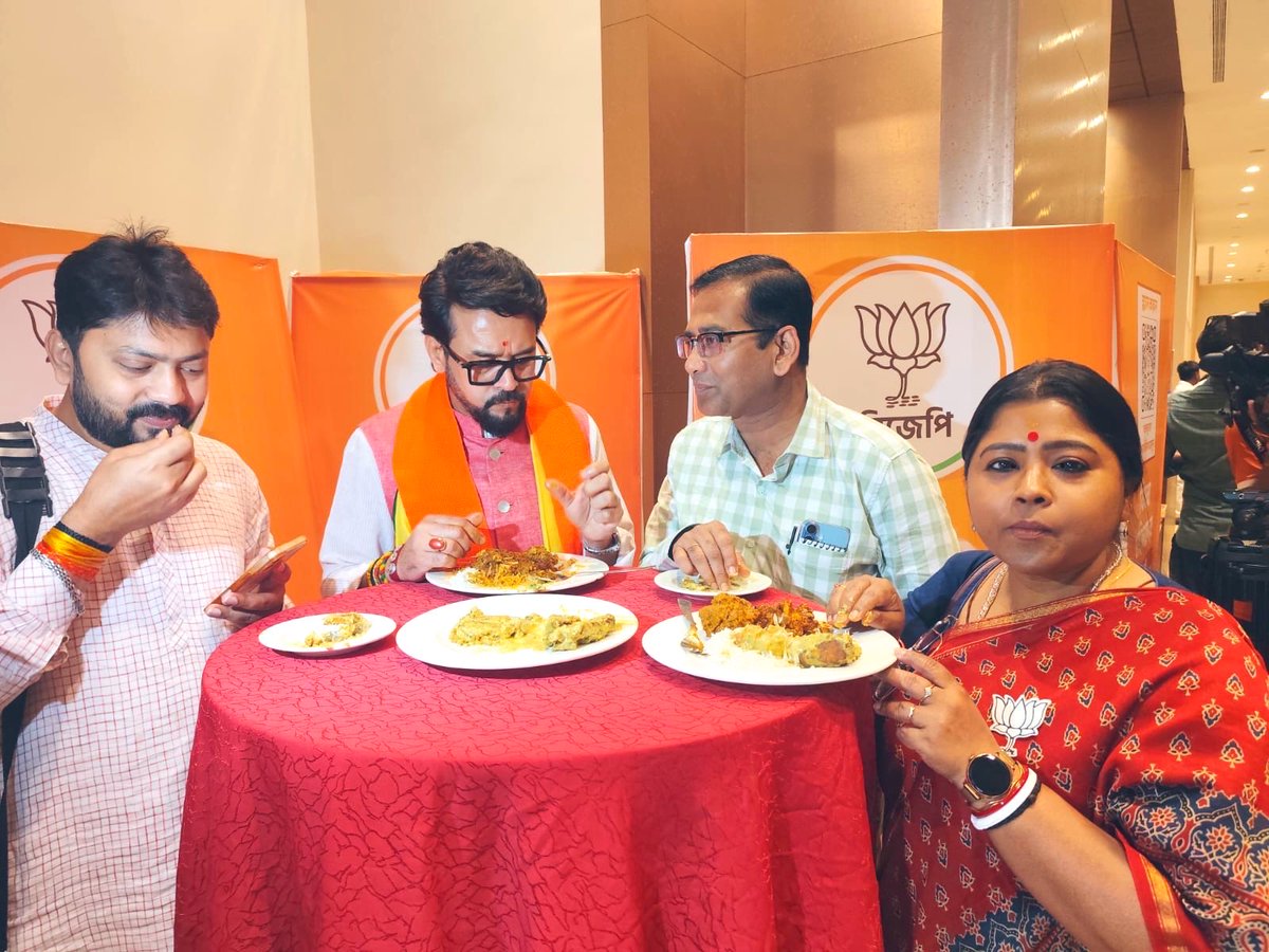 After his Press conference, Shri <a href="/ianuragthakur/">Anurag Thakur</a> ji stood with a plate of fish. How can the Bengali me resist this opportunity? So got a plate of maach bhat and shared a delectable lunch with Anurag ji.