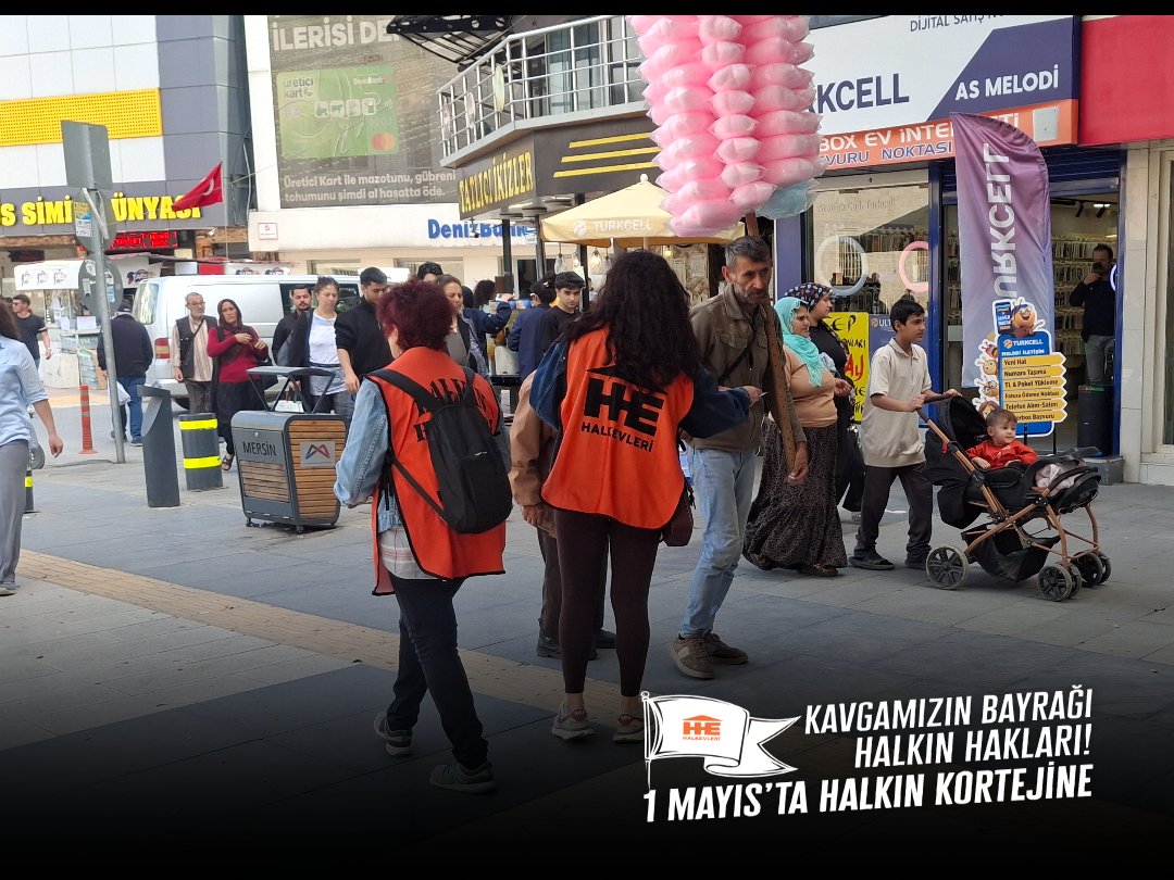tarsus_halkevi's tweet photo. Yarenlik Alanında 1 Mayıs bildirilerimizi dağıttık. 

Yoksulluğa, katliamlara, emperyalizme ve Saray'a karşı 1 Mayıs'ta sokaktayız!

📍Kleopatra Kapısı
🕑 14.30 https://t.co/VgtkMLx9dt