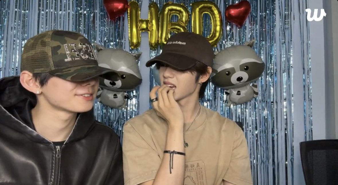 hana˚࿔*:･ tweet media