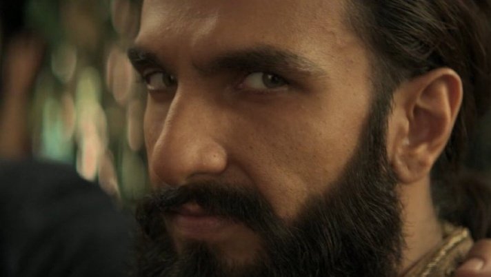 SatyaNbm47919's tweet image. Vadu NtR dhi #war2  BO pull chusi vesadule