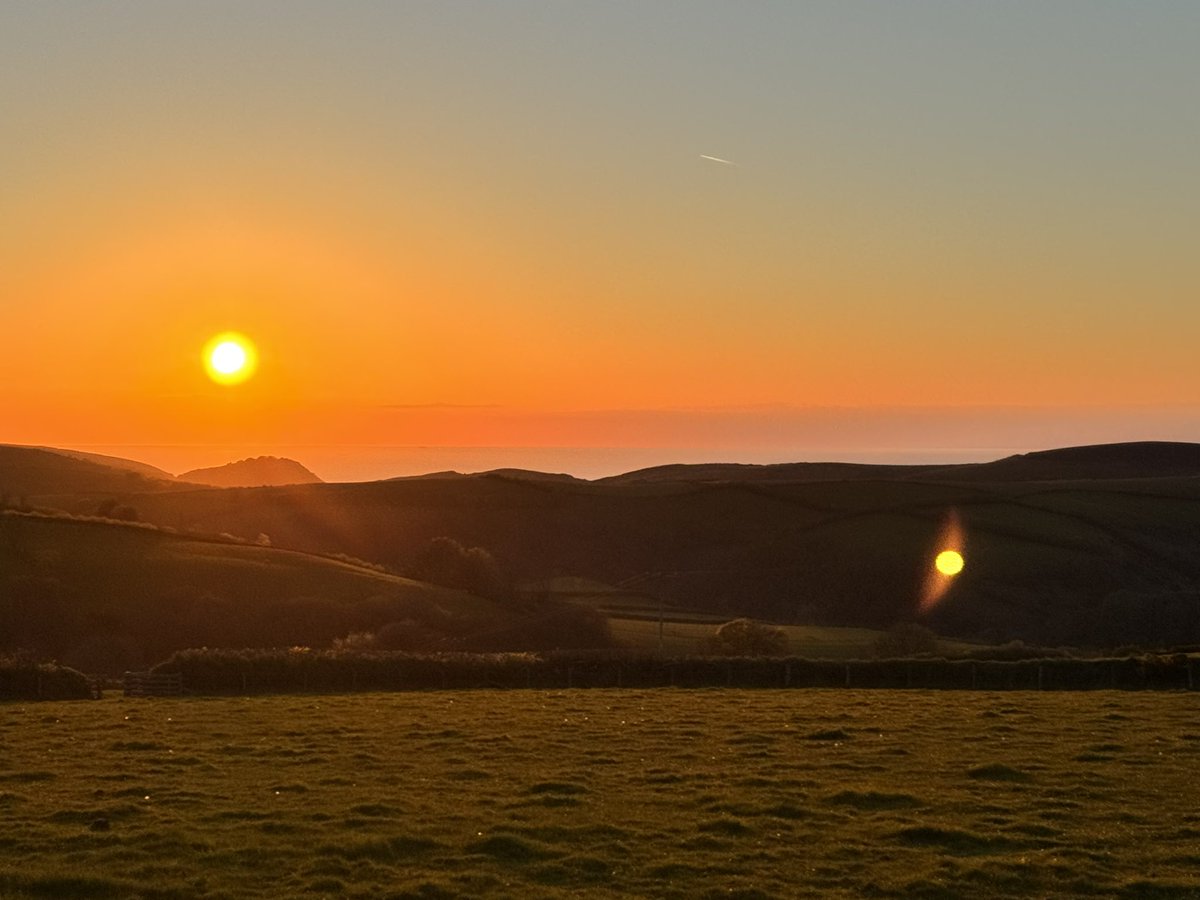 Grumbrela's tweet image. #sunset on Exmoor 🌅

#Exmoor #Devon