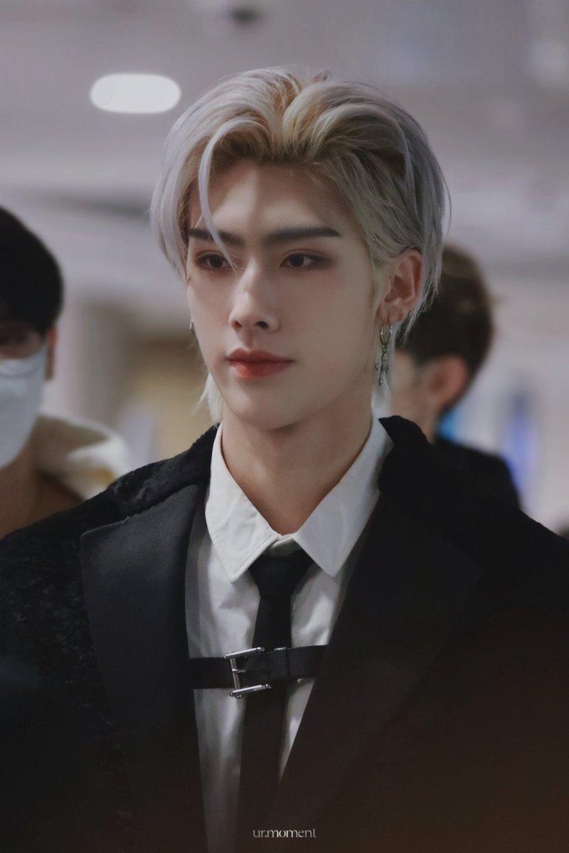 ur.moment tweet media