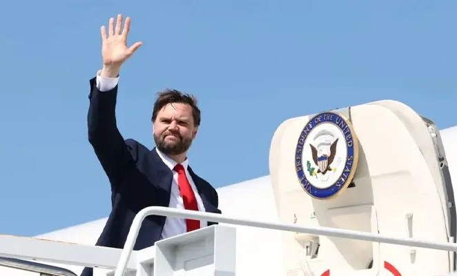 GKinfo_GKI's tweet image. امریکی نائب صدر جے ڈی وینس ایران سے مذاکرات کے لیے آج پاکستان روانہ ہوں گے۔ 

#JDVance #PakistanVisit #USIranTalks #IslamabadTalks #PakistanDiplomacy #BreakingNews #IslamabadTalks2