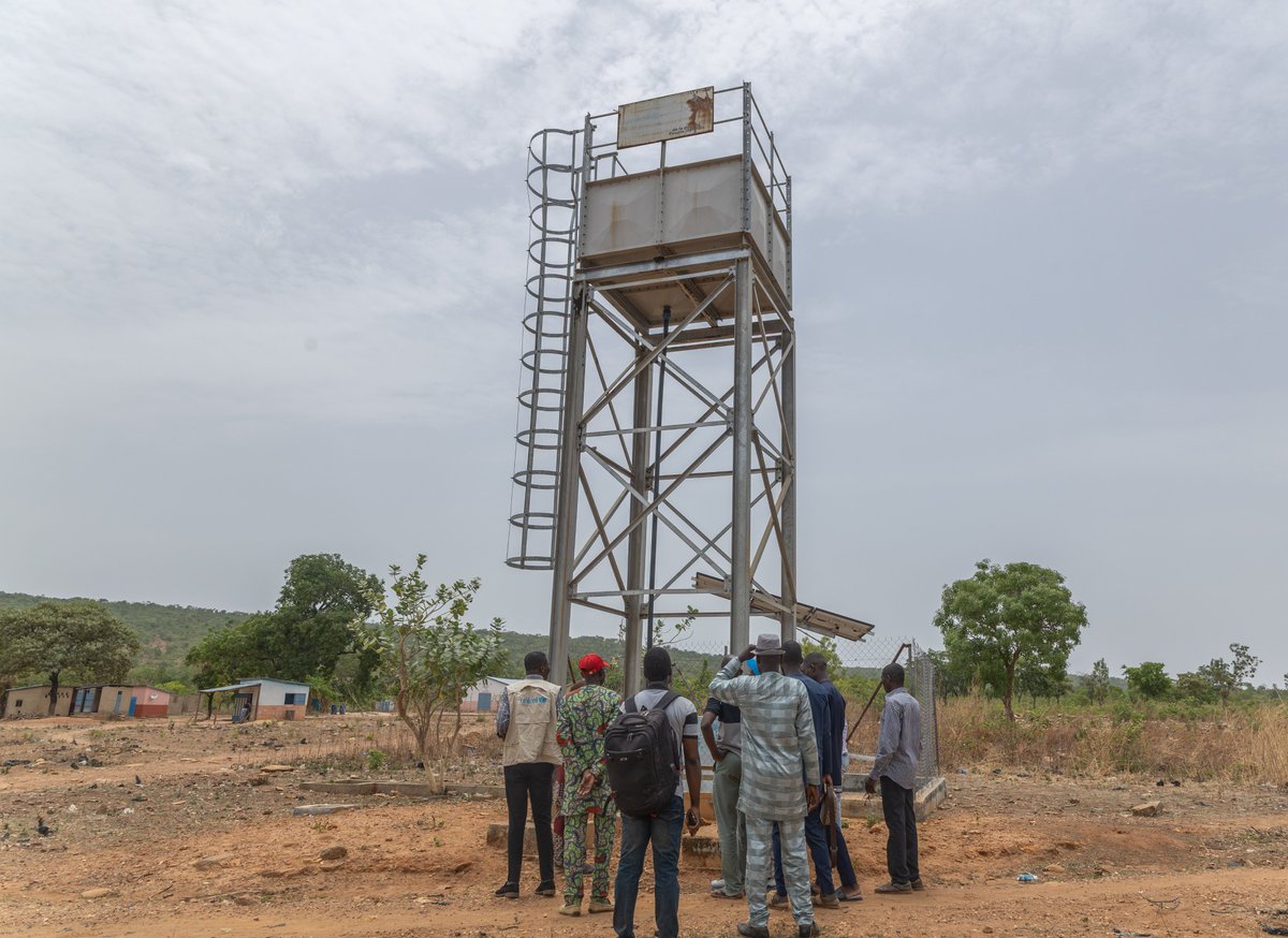 Aussi, <a href="/niangouse/">OUSMANE NIANG</a> a aussi visité :  
👉 deux modules de quatre latrines séparées (filles/garçons), construits grâce à l’appui du Royaume des Pays-Bas   
👉Point d’Eau Autonome, financé par le peuple japonais, qui dessert à l’école et à toute la communauté de Kouatena à Perma.