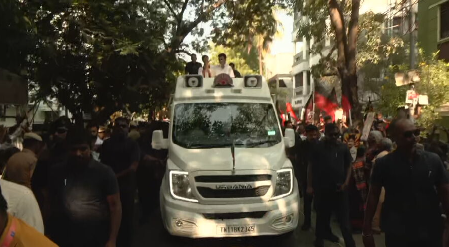 sunnewstamil's tweet image. #LIVE | சென்னை வில்லிவாக்கம் தொகுதியில் முதலமைச்சர் மு.க.ஸ்டாலின் வாக்கு சேகரிப்பு

Watch: youtube.com/watch?v=bjRYDi…

#SunNews | #TNElectionWithSunNews | #CMMKStalin