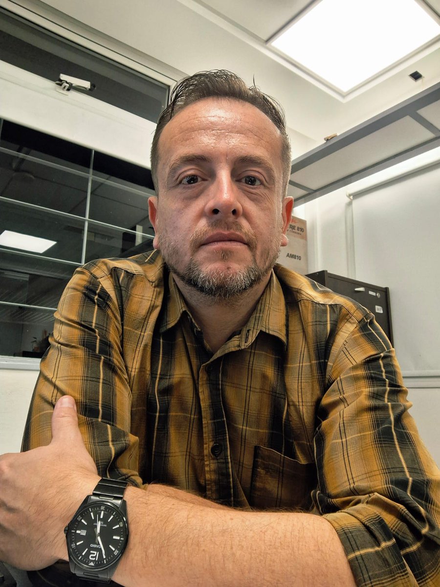 leoguevara80's tweet image. #LosDeLas6 otro día madrugando con las noticias #Martes en #Mitre @lucreciacarbal3 📸🎧