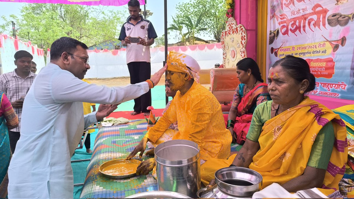 drhemantsavara's tweet image. मोखाडा तालुक्यातील सातुर्ली ग्रामपंचायतचे सरपंच श्री. सुरेश वांगड यांच्या परिवारातील चि. शिवाजी यांच्या हळदी समारंभास उपस्थित राहण्याचा योग आला.

वधू-वरांना पुढील वैवाहिक आयुष्यासाठी शुभाशिर्वाद दिले..

📍 सातुर्ली, ता. मोखाडा

#HaldiCeremony #WeddingVibes #Tradition