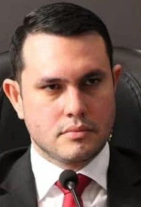 pycyberpatrol's tweet photo. 🇵🇾 SINVERGUENZAS: El exsenador Orlando Fiorotto afirmó que la Constitución Nacional(art. 199) solo permite pedir permiso en el Senado para asumir como Ministro del Ejecutivo o como embajador. Ya se violó en el caso de Erico Galeano y ahora se repite con el pedido de Hernán Rivas https://t.co/hzALGPzwda