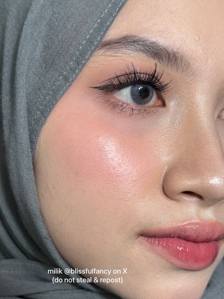 ga akan bosen rekomendasiin glueles cluster lash ini… pakenya cepet tapi tahan lama &amp; ga nusuk-nusuk👇🏻✨

ngebantu banget bikin makeup lebih hidup💯