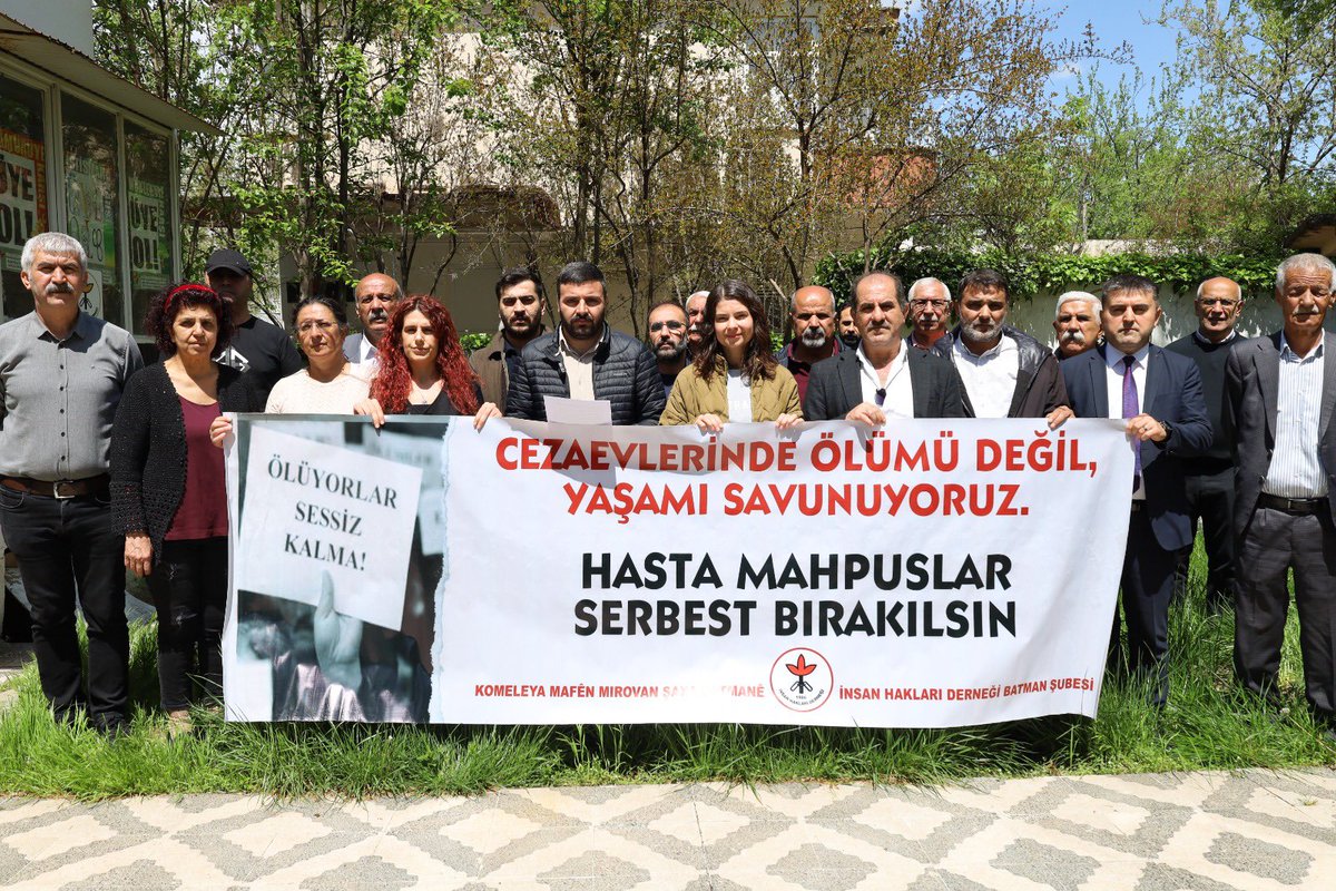 batmanihd's tweet photo. Antalya Yüksek Güvenlikli Ceza İnfaz Kurumunda Açlık Grevi Eylemi Gerçekleştiren Mahpusların Sevk ve Refakatçi Talepleri Derhal Kabul Edilmelidir!

Mahpusların sevk ve refakatçi taleplerinin yerine getirilmesi talebiyle açlık grevine başlayan mahpusların durumuna dikkat çekmek amacıyla basın açıklaması gerçekleştirildi.