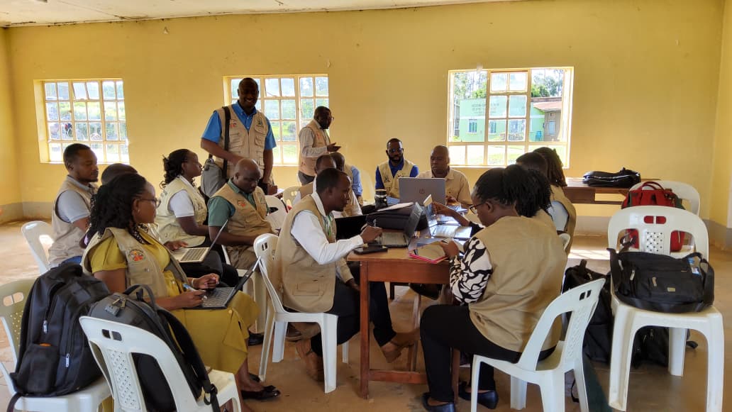 UNIPH3's tweet photo. UNIPH deployed FETP, LLP, and HIP fellows to Kyegegwa to investigate a measles outbreak. The 2026 cohort will develop tools, collect and analyze data, and collaborate with district health teams and VHTs to contain the spread. https://t.co/fAeRldlT3l