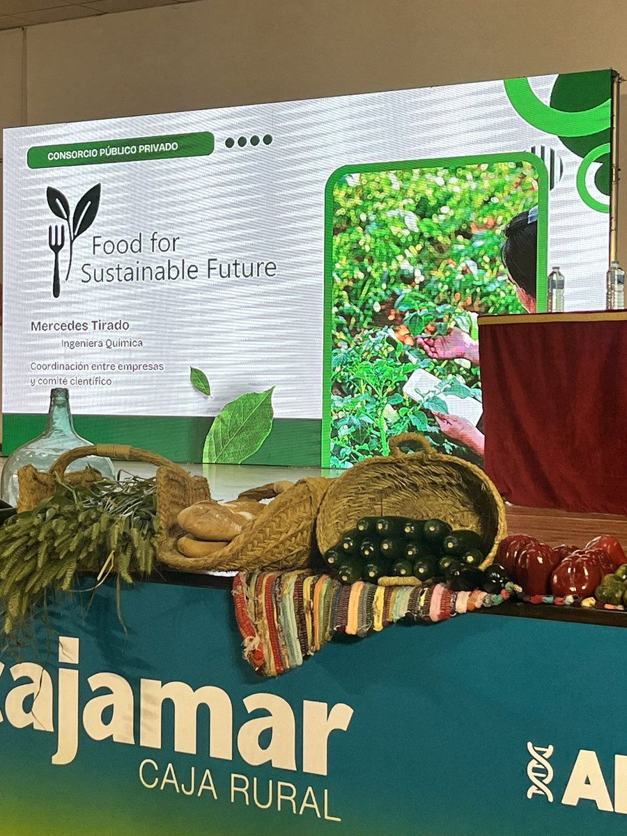 ViagroScience's tweet photo. Mercedes Tirado, ingeniera química de @ViagroScience, expone sobre Food for Sustainable Future, un proyecto que aúna y que coordina empresas con comité científico. https://t.co/lYTJsrJPNt