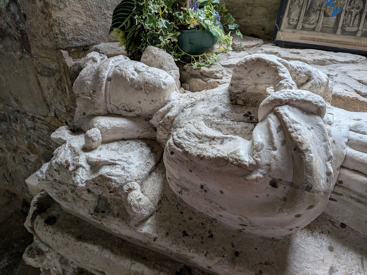 catecawley's tweet image. Alabaster tomb, Sheriff Hutton #Church #Yorkshire with an effigy of a child believed to be Edward of #Middleham, son of #RichardIII. Now thought to be earlier of the Neville family. Edward died #April 1484, the location of his burial is unknown. #TombTuesday