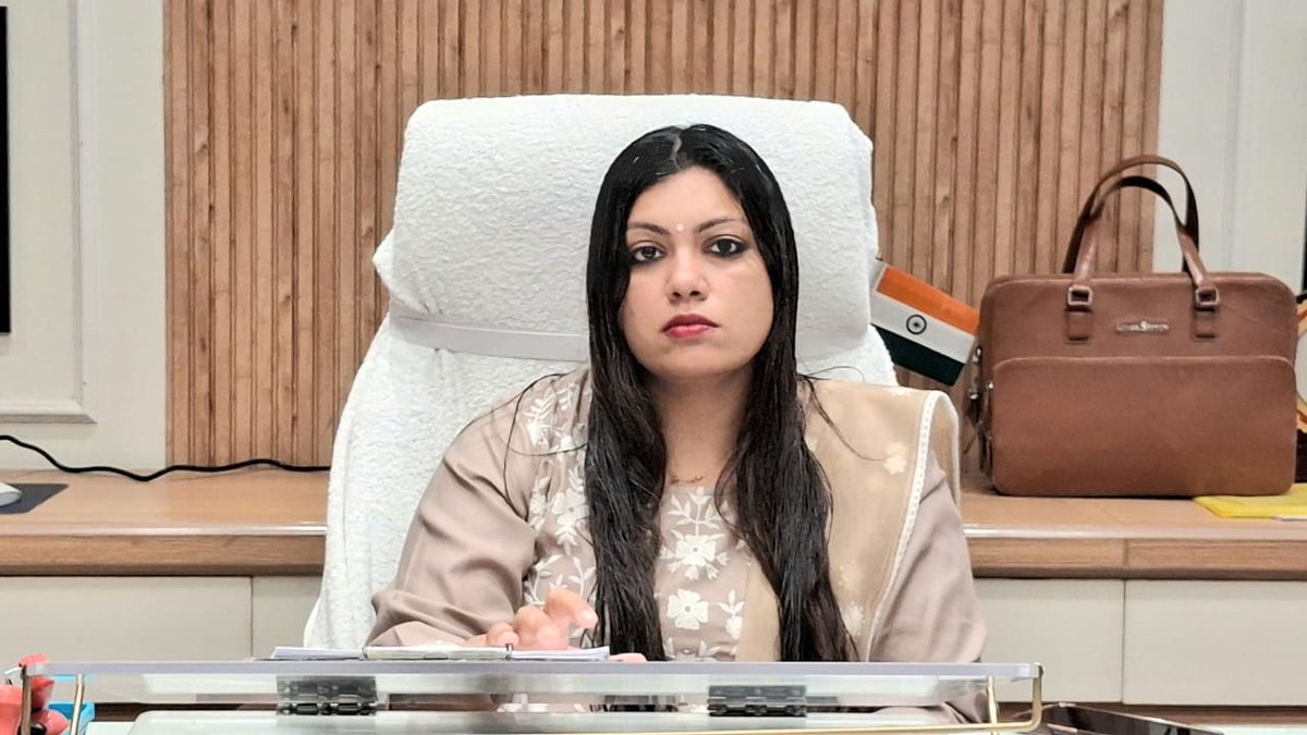 bholathakurji's tweet photo. ЁЯУв рдЧреМрддрдо рдмреБрджреНрдз рдирдЧрд░
рдЬрд┐рд▓рд╛рдзрд┐рдХрд╛рд░реА рдиреЗ рд╢реНрд░рдорд┐рдХреЛрдВ рдХреЗ рд▓рд┐рдП рдмреЗрд╣рддрд░ рд╕реНрд╡рд╛рд╕реНрдереНрдп рд╕реБрд╡рд┐рдзрд╛рдУрдВ рд╣реЗрддреБ рд╡рд┐рд╢реЗрд╖ рд╣реЗрд▓реНрде рдХреИрдВрдк, рдорд╛рдЗрдХреНрд░реЛ рдкреНрд▓рд╛рди рд╡ рдЬрд╛рдЧрд░реВрдХрддрд╛ рдЕрднрд┐рдпрд╛рди рдЪрд▓рд╛рдиреЗ рдХреЗ рдирд┐рд░реНрджреЗрд╢ рджрд┐рдПред
рдбреЙрдХреНрдЯрд░, рджрд╡рд╛рдЗрдпрд╛рдВ, рдЬрд╛рдВрдЪ рд╡ рдЯреЗрд▓реАрдореЗрдбрд┐рд╕рд┐рди рдХреА рд╕реБрд╡рд┐рдзрд╛ рд╕реБрдирд┐рд╢реНрдЪрд┐рдд рдХреА рдЬрд╛рдПрдЧреАред
#GautamBuddhNagar #HealthForWorkers #UPGovt
@dmgbnagar https://t.co/l0A1bQxH6G