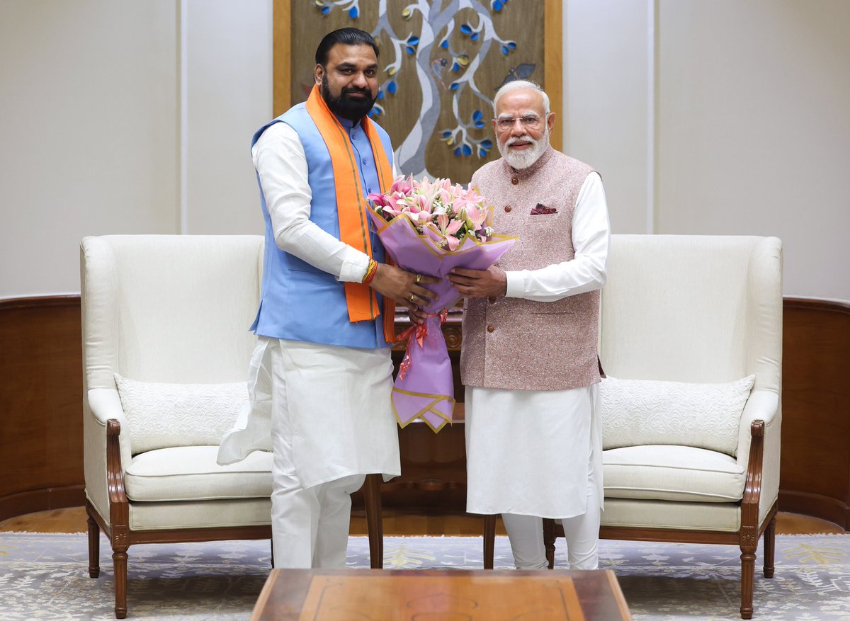 PMO India tweet media