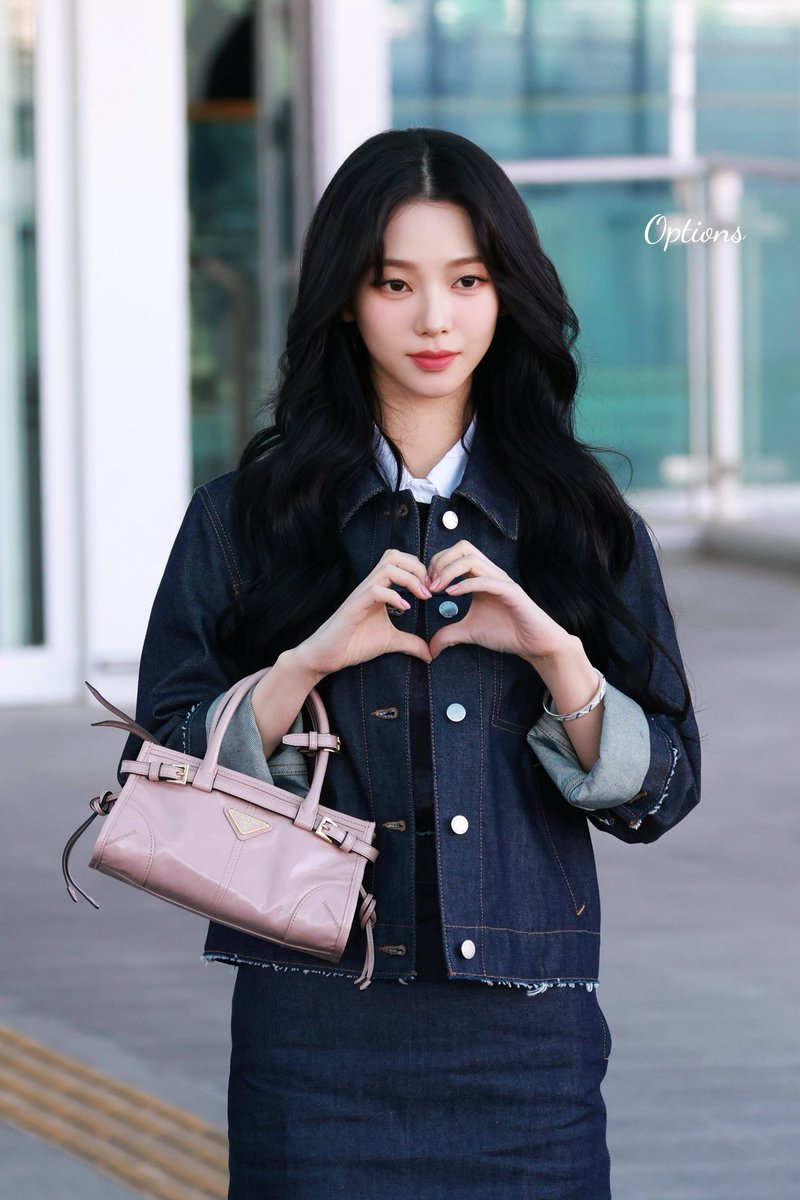 Options_0411's tweet photo. 260225 ✨
ICN🛫

#Karina #카리나 #aespa #에스파 https://t.co/C4Ys3Pflfp