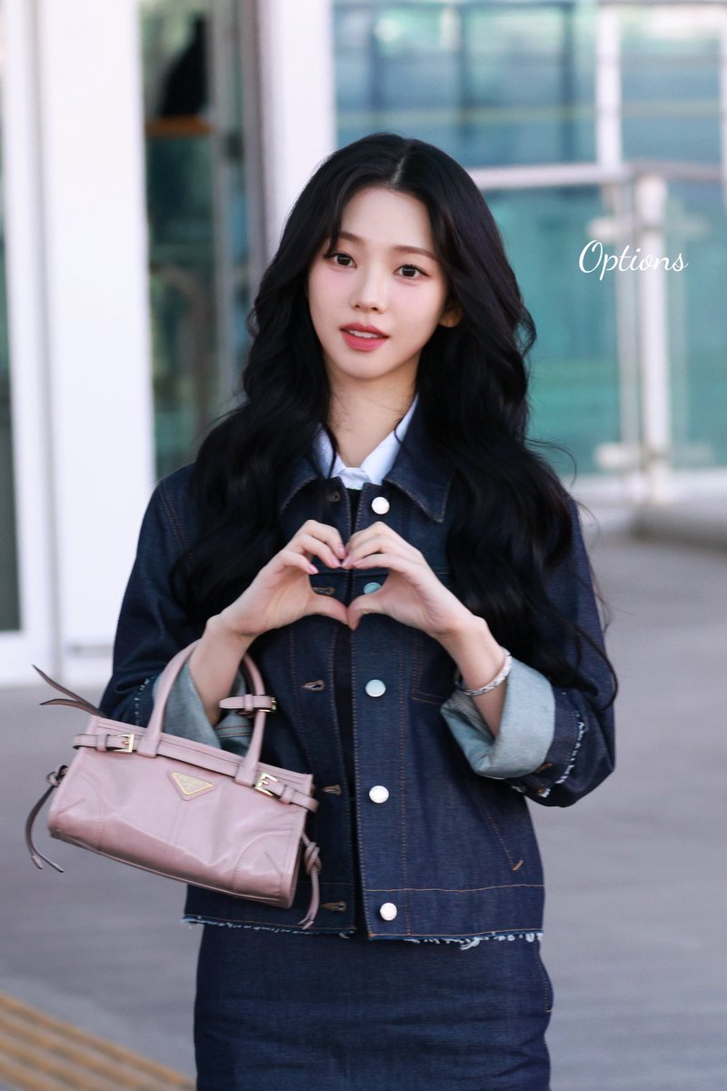 Options_0411's tweet photo. 260225 ✨
ICN🛫

#Karina #카리나 #aespa #에스파 https://t.co/C4Ys3Pflfp