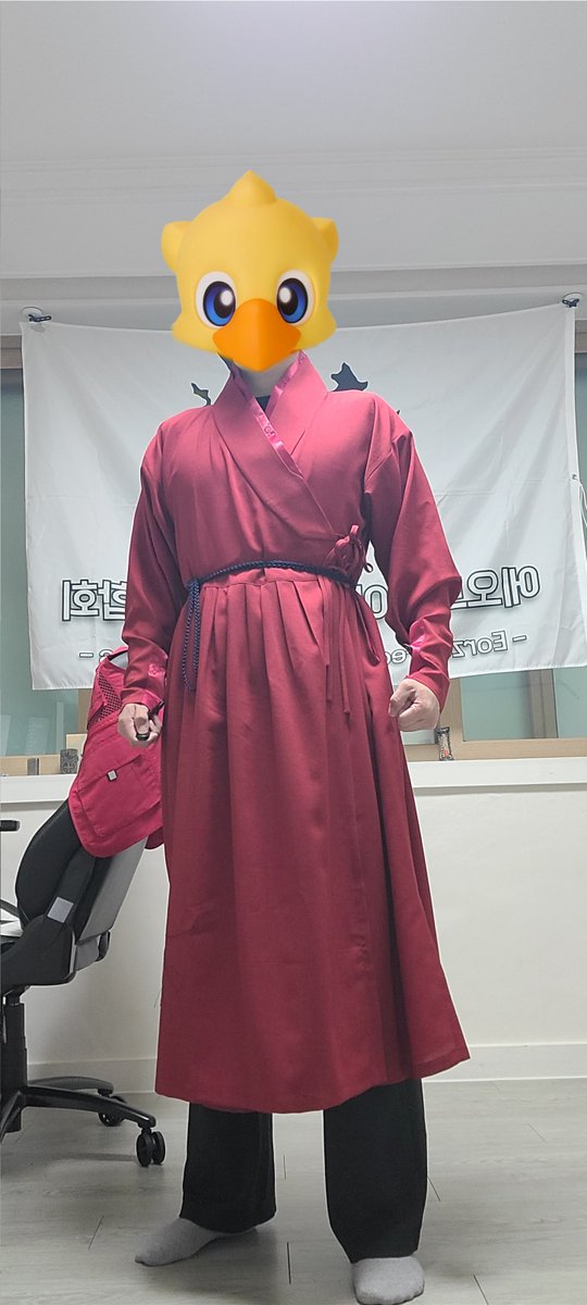 violet_hunter_'s tweet photo. 천의무봉의 홍천익.

6월 배송 예정이라고 해서 꽤 걸리겠구나 생각했는데
오늘 도착했다. 

굉장히 만족스럽다. 이게 옳게 된 소비촉진이지.
특히 소맷단추가 있어서 소매를 정리할 수 있다는게
제일 마음에 드는 부분이다. https://t.co/NIom3B2fah