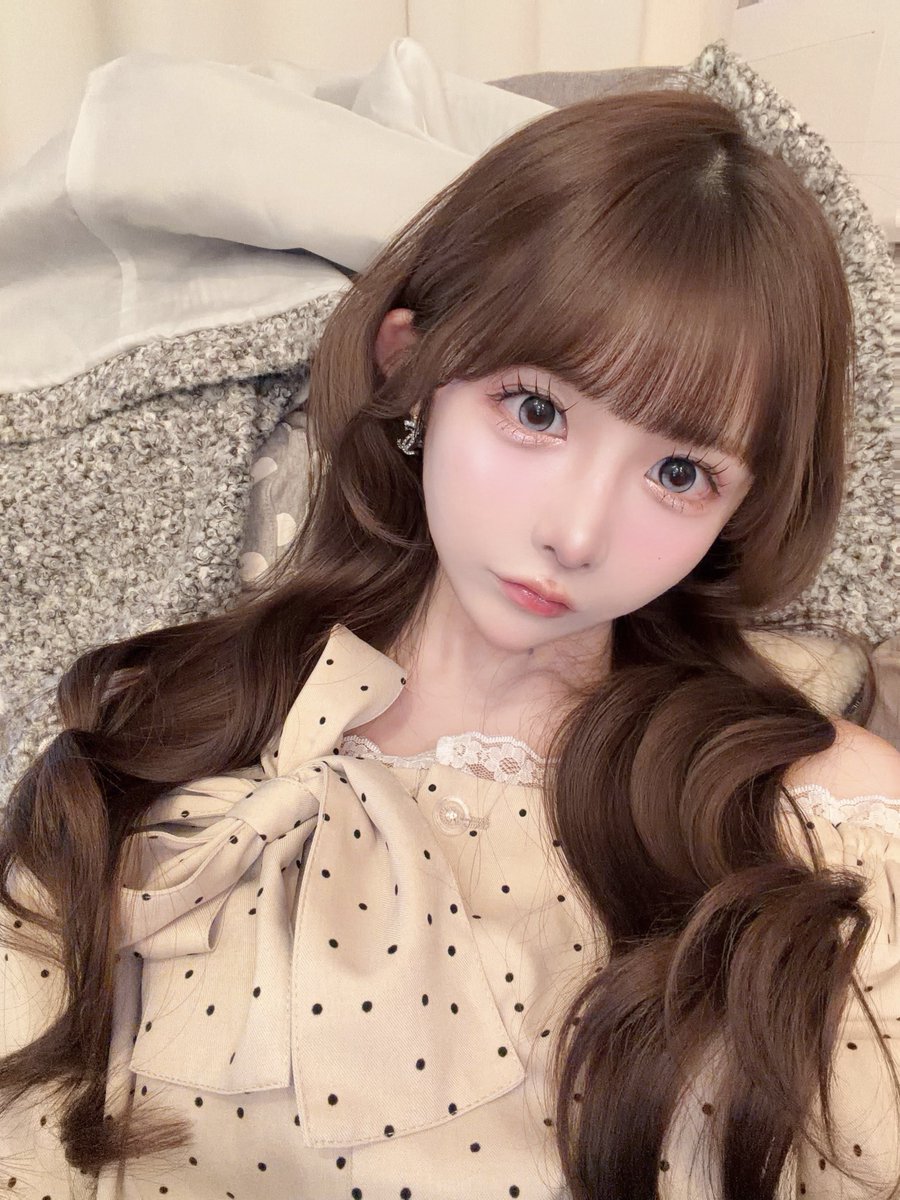mio_o_v's tweet photo. キュプリエ新作の回らない水光カラコン、AIみたいな目になれて写真映えするしかわいい( ơ  ̫ ơ )🩶
わたしはグリオニキスを着けました🦭🎵

4月23日からweb先行販売されます🌟
ドンキは27日から^>𖥦<^❕ https://t.co/X5dcscXT75