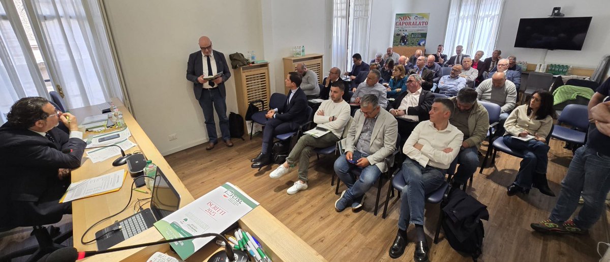 DSantini74's tweet photo. 17.04.26 #Roma #Esecutivo @fai_cisl con @CastellucciAnto:dibattito.Per Fai Marche #SGSantini interviene:"#Formazione basilare;#Crescita FAI da aumentare;#Sinergia Servizi virtuosa;#Monitorare i ns numeri significa migliorarsi;#Reggenza reimposti il ns #Futuro". @cislmarche https://t.co/ccxBD5E7gg