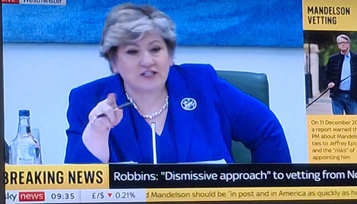 wisheart12's tweet image. Watching Olly Robbins grilling &amp;amp; right-wing media+press &amp;amp; BBC, incl. #PoliticsLive &amp;amp; @bbclaurak pile-on of Keir Starmer am reminded of Boris Johnson when told by the Liaison Committee "you're having a lapse of memory again" asked about giving Evgeny Lebedev a life peerage! 🧐⬇️