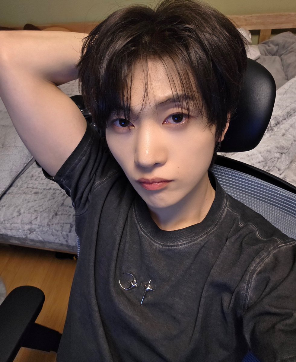 matthew in this specific top 🤤