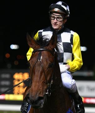 blake_shinn's tweet image. Sad to see the loss of Precedence who was a great horse to me throughout the early part of my career. Together we won a JRA cup &amp;amp; Moonee Valley Cup, for the legend Bart Cummings.  #greathorse #RIP 💔