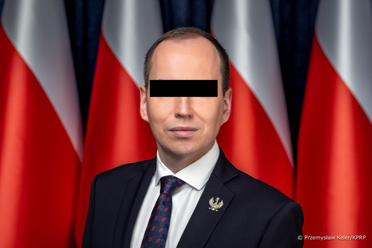 Od dzisiaj już oficjalnie Adam A. - pracownik Kancelarii Rezydenta z zarzutami fałszowania podpisów pod listami wyborczymi.

Kancelaria Batyra powoli zamienia się w melinę.