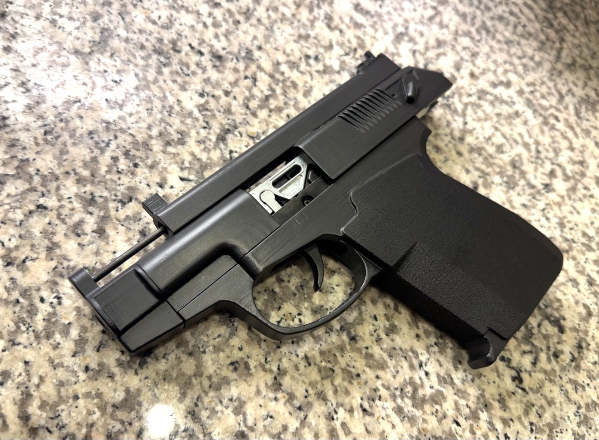 D_K_guns's tweet photo. PSSハンドガンが完成しましたー！

内部はマルイの固定ガスなので実銃同様に消音ハンドガンとしてしっかり機能します🥳 https://t.co/YcXoJ8uoVk